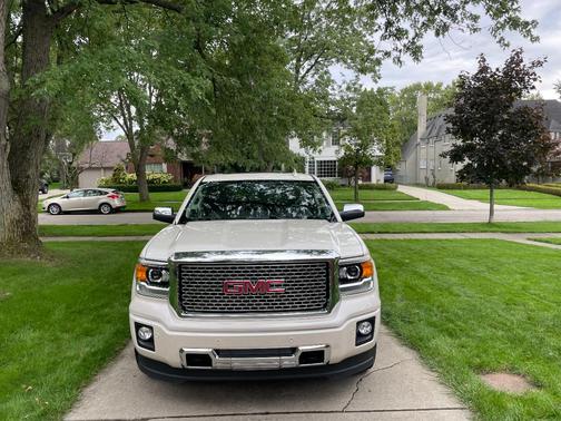 Beige 2015 GMC Sierra 1500 Denali