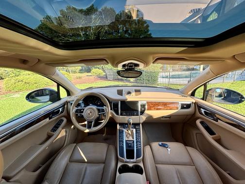 2017 Porsche Macan Macan