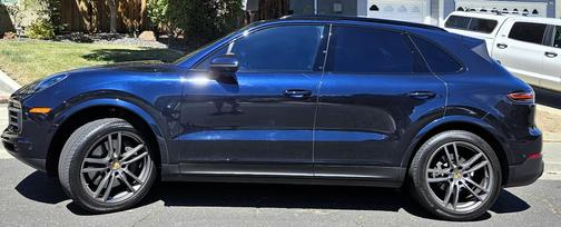 Blue 2022 Porsche Cayenne Cayenne S Platinum Edition
