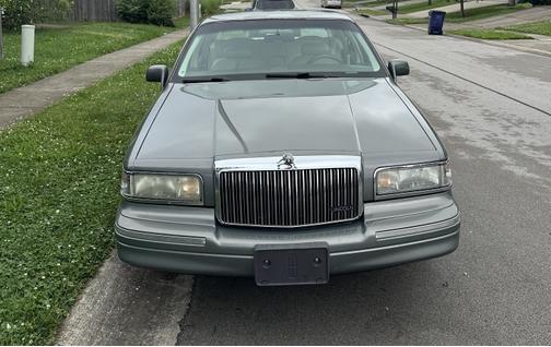 1997 Lincoln Town Car Signature