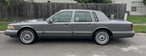 1997 Lincoln Town Car Signature