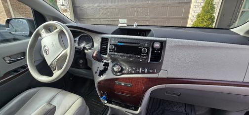 2011 Toyota Sienna XLE