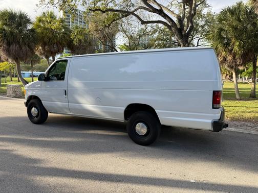2004 Ford E350 Super Duty Base