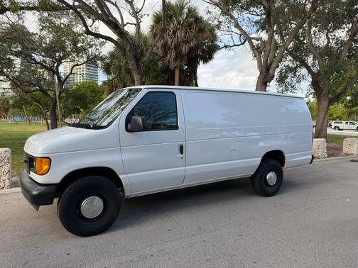 2004 Ford E350 Super Duty Base