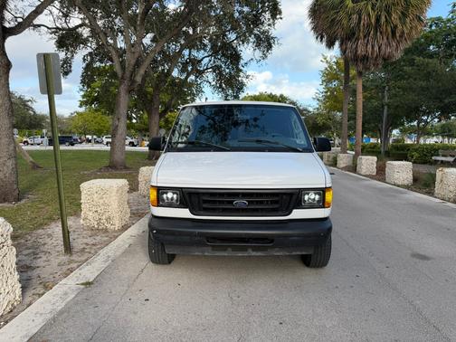 2004 Ford E350 Super Duty Base