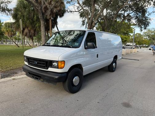 2004 Ford E350 Super Duty Base