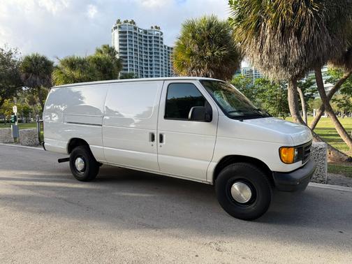 2004 Ford E350 Super Duty Base
