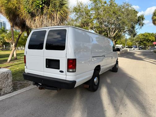 2004 Ford E350 Super Duty Base