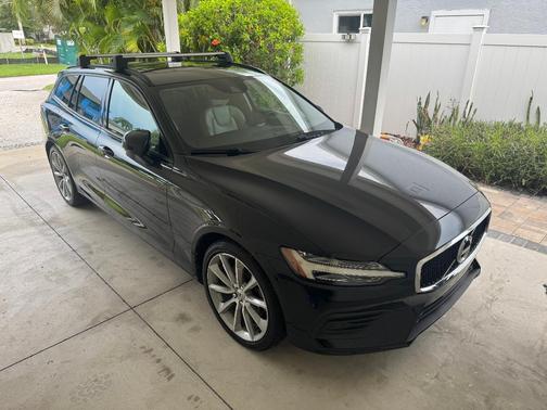Black 2020 Volvo V60 T5 Momentum