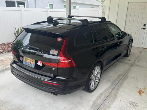 Black 2020 Volvo V60 T5 Momentum