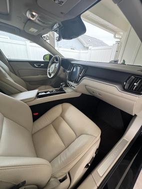 Black 2020 Volvo V60 T5 Momentum