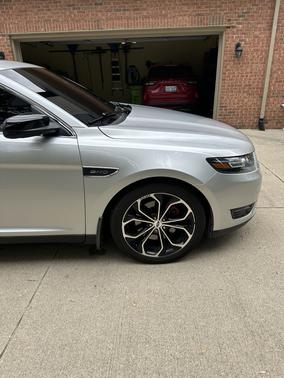 2016 Ford Taurus SHO