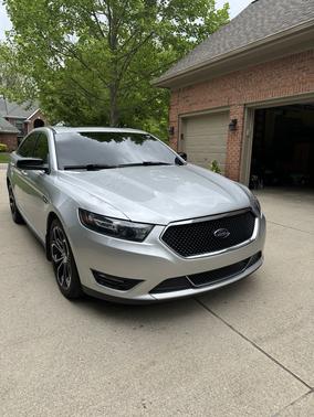 2016 Ford Taurus SHO