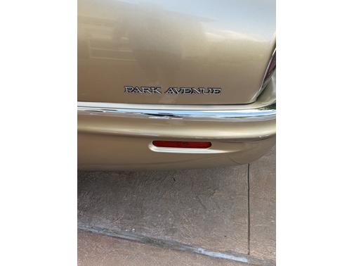 1999 Buick Park Avenue Base