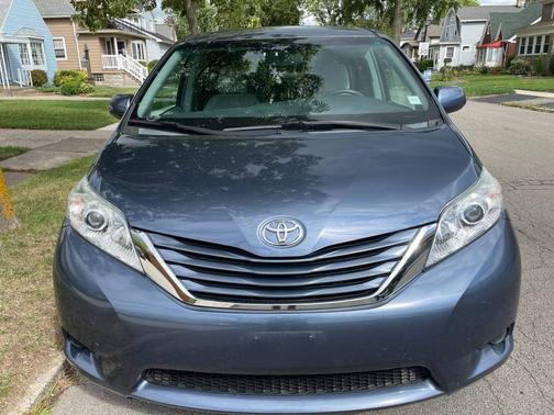 2015 Toyota Sienna LE