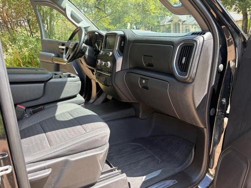 Black 2021 GMC Sierra 1500 SLE