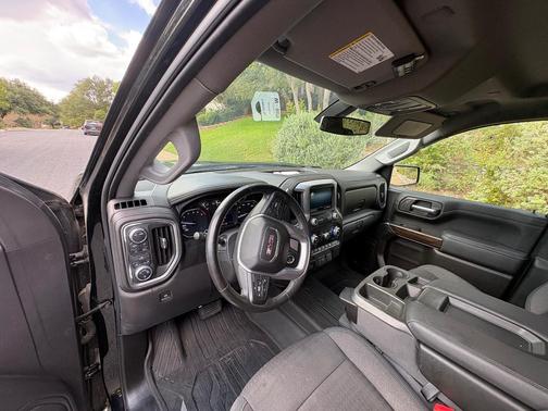 Black 2021 GMC Sierra 1500 SLE