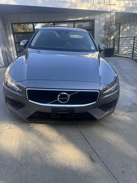 Gray 2019 Volvo S60 T6 Momentum