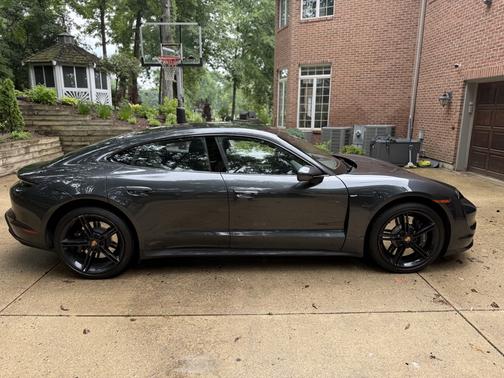 2022 Porsche Taycan Turbo