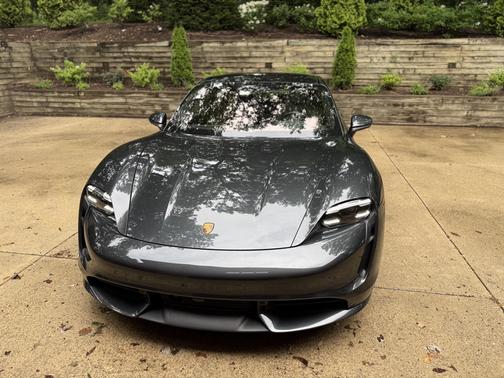 2022 Porsche Taycan Turbo