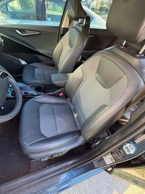 Blue 2024 Kia Niro EX