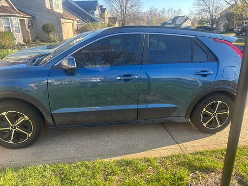 Blue 2024 Kia Niro EX