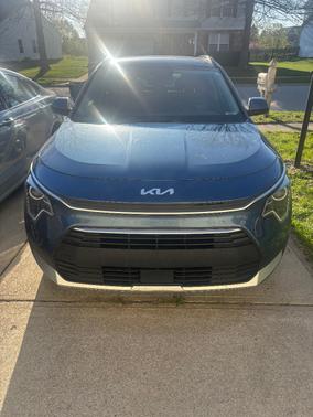 Blue 2024 Kia Niro EX