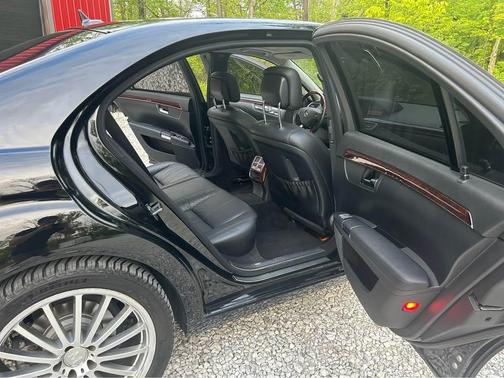 Black 2007 Mercedes-Benz S-Class S 550