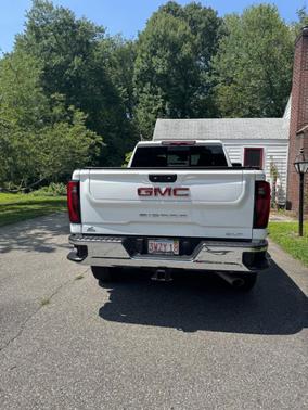 White 2024 GMC Sierra 2500 SLT