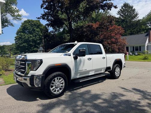 White 2024 GMC Sierra 2500 SLT