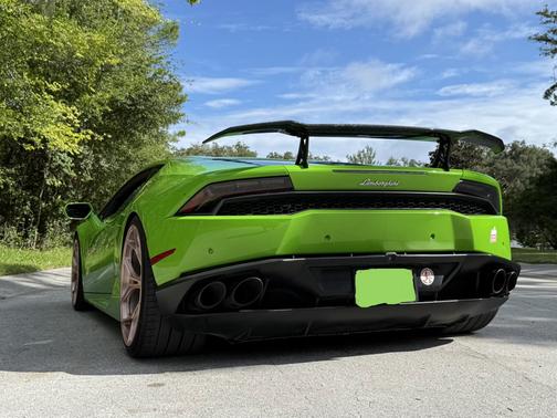 Green 2015 Lamborghini Huracan LP610-4