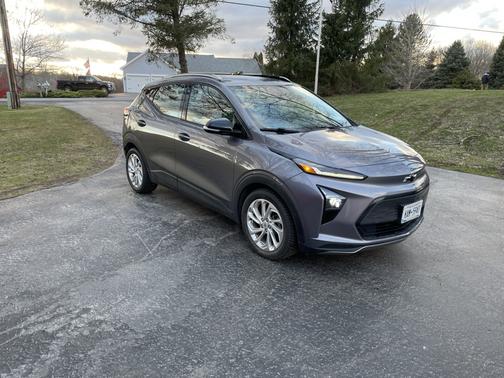 Silver 2023 Chevrolet Bolt EUV LT