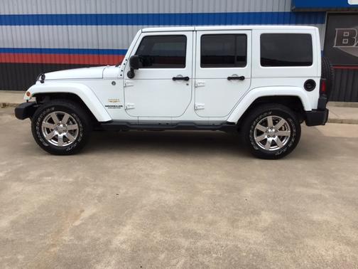 Photo 1 of 11 of 2015 Jeep Wrangler Unlimited Sahara