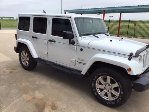 Photo 2 of 11 of 2015 Jeep Wrangler Unlimited Sahara