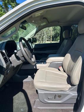 White 2019 Ford Expedition XLT