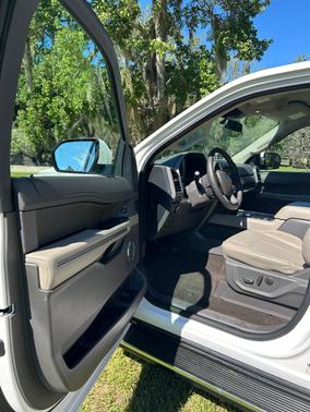 White 2019 Ford Expedition XLT