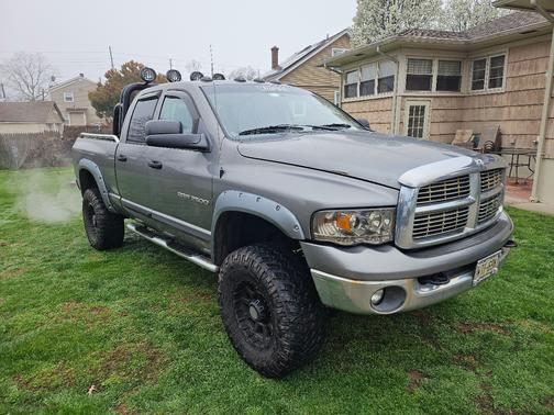 Gray 2005 Dodge Ram 2500 Laramie Quad Cab