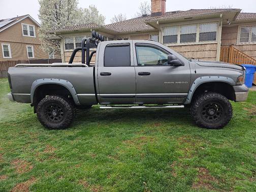 Gray 2005 Dodge Ram 2500 Laramie Quad Cab
