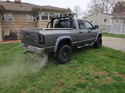Gray 2005 Dodge Ram 2500 Laramie Quad Cab