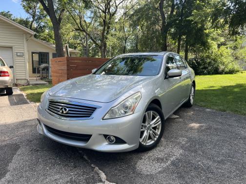 2013 INFINITI G37 x