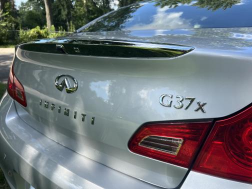 2013 INFINITI G37 x
