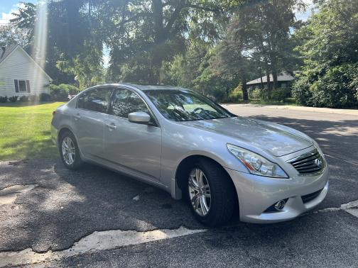 2013 INFINITI G37 x