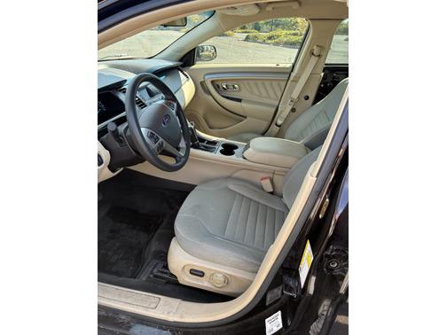 2013 Ford Taurus SE
