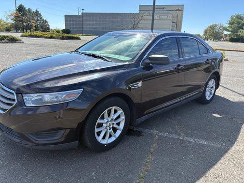 2013 Ford Taurus SE