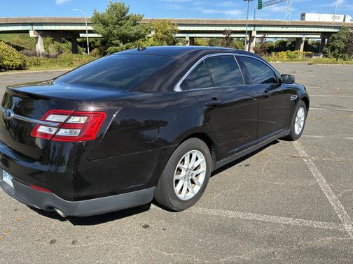 2013 Ford Taurus SE
