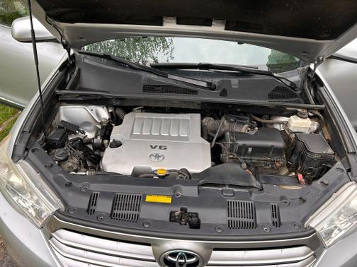 2012 Toyota Highlander SE