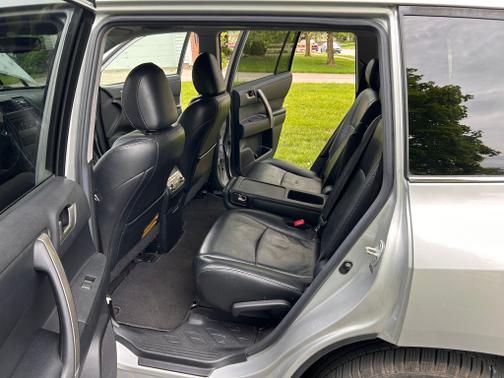 2012 Toyota Highlander SE