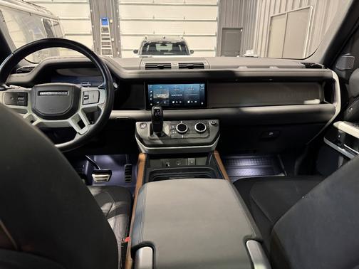 2023 Land Rover Defender X-Dynamic SE