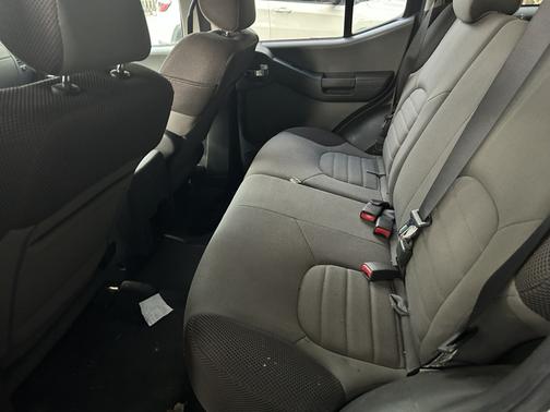White 2007 Nissan Xterra S