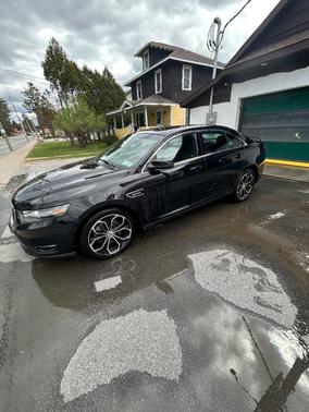 Black 2017 Ford Taurus SHO